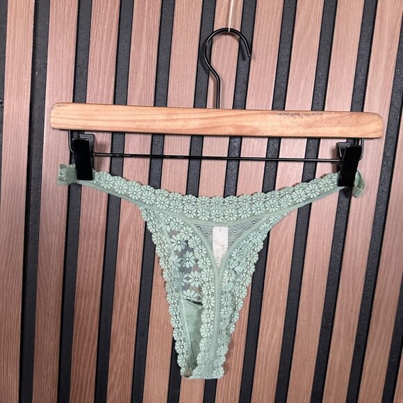 New Victoria's Secret Underwear Medium Womens Green Lacey Flower String Thong - Picture 2 of 4
